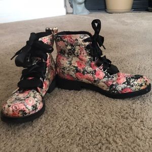 Never worn | Dirty Laundry floral boots